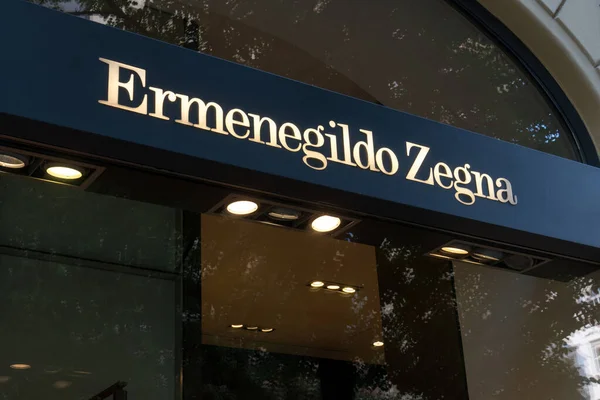 Praga República Checa Julio 2020 Ermenegildo Zegna Store Exterior Una —  Fotos de Stock