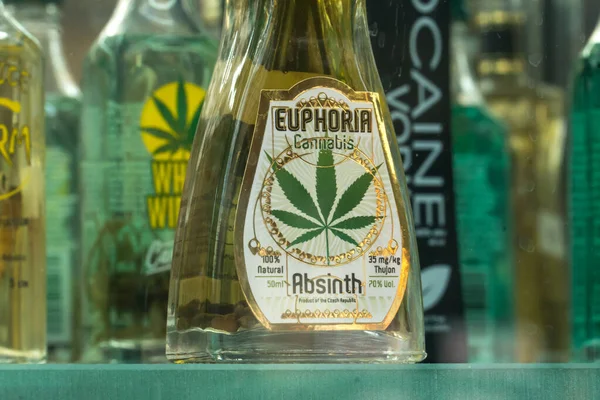 Prag Tschechien Juli 2020 Euphorie Cannabis Absinth Flasche Der Erste — Stockfoto