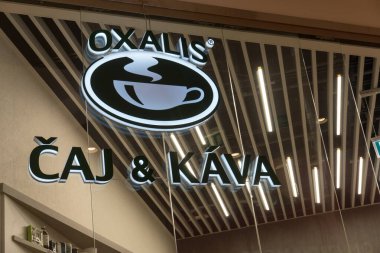 Prag, Çek Cumhuriyeti - 24 Temmuz 2020: Oxalis Caj ve Kava bakkal bayrağı, ithalatçı, işlemci ve gevşek yaprak çayı dağıtımcısı ve premium spesiyalite kahve