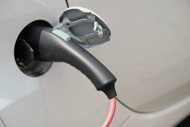 Elektrikli araç şarj istasyonu şarj