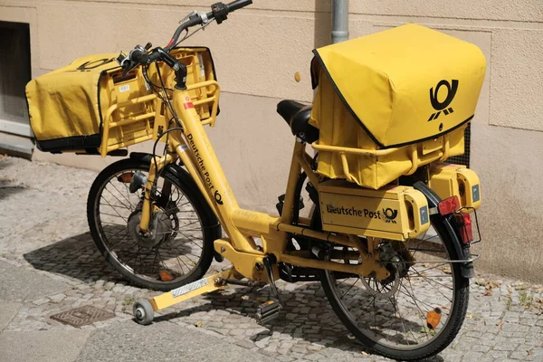 Berlim Alemanha Agosto 2017 Bicicleta Elétrica Deutsche Post Alemã Com — Fotografia de Stock