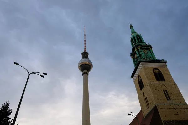 Torre Berlim Com Torre Sineira Igreja Santa Maria — Fotografia de Stock