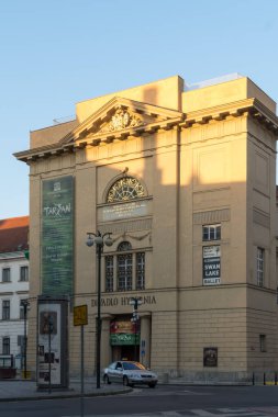 Prag, Çek Cumhuriyeti - 22 Temmuz 2020: Divadlo Hybernia, Hybernia Tiyatrosu, 17. yüzyıldan kalma eski bir İrlanda Fransisken manastırının repertuar binası.