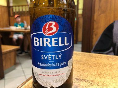 Prag, Çek Cumhuriyeti - 24 Temmuz 2020: Birell birası, Çek Cumhuriyeti 'nde en çok satan alkolsüz bira