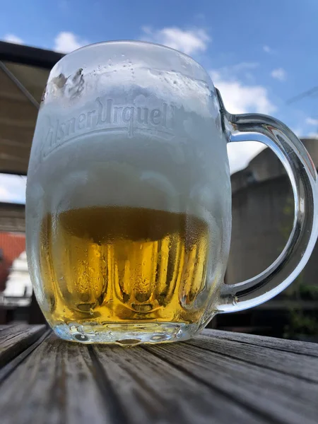 Praag Tsjechië Juli 2020 Frosted Pint Van Pilsner Urquell Bier — Stockfoto