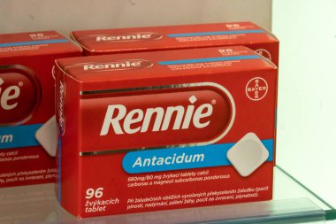 Prag, Çek Cumhuriyeti - 23 Temmuz 2020: Rennie tabletleri, çiğnenebilir nane aromalı tabletler hazımsızlık ve mide yanması belirtilerinden kurtulmayı sağlıyor