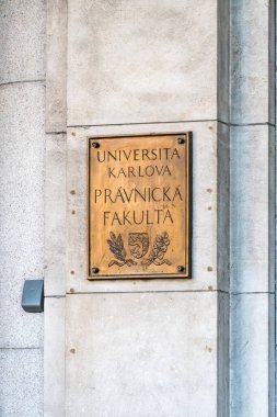 Prag, Çek Cumhuriyeti - 23 Temmuz 2020: Charles Üniversitesi Hukuk Fakültesi (Pravnicka fakulta Univerzity Karlovy)