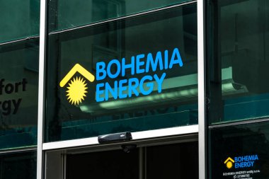 Prag, Çek Cumhuriyeti - 24 Temmuz 2020: Bohemya Enerji Sancağı, Çek enerji tedarikçisi