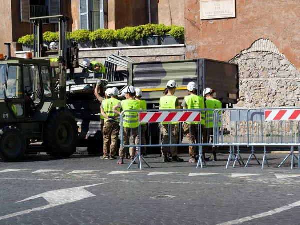 Roma Itália Maio 2022 Soldados Exército Italiano Trabalhando Assembléia Desmontagem — Fotografia de Stock