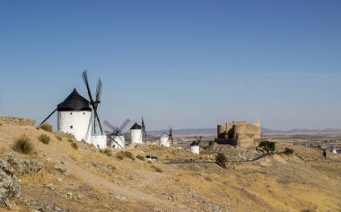 Consuegra 'daki Cervantes Don Kişot yel değirmenleri. Kastilya La Mancha, İspanya, Avrupa