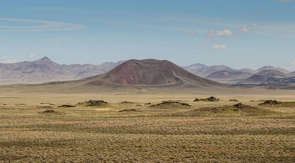 Könnyű Szék Kihalt Vulkanikus Kráter Nevadában — Stock Fotó