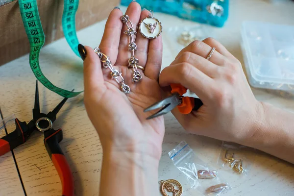 Hands of the master of jewelry and ornaments