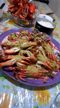 Sarımsaklı yengeç. 