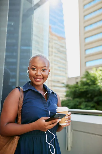 A young Black businesswoman arrives at the office with coffee and smile — Φωτογραφία Αρχείου