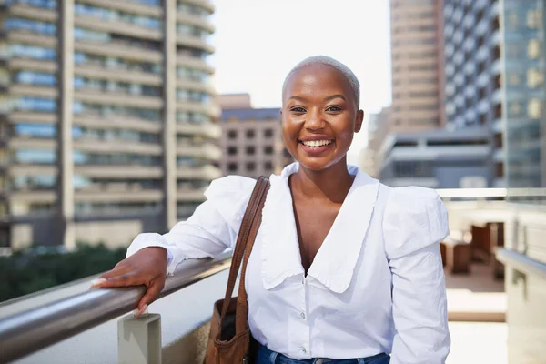 Portrait Young Black Woman Working City High Quality Photo — Stockfoto