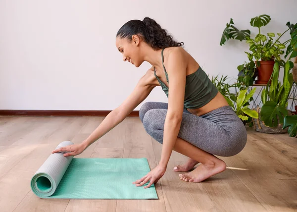 Young Multi Ethnic Woman Unrolls Her Yoga Mat Start Her —  Fotos de Stock