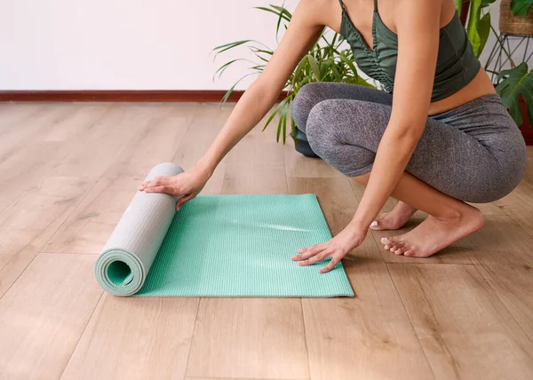 Young Multi Ethnic Woman Unrolls Her Yoga Mat Start Her —  Fotos de Stock