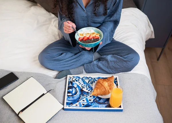 Cropped Overhead Shot Young Woman Eating Breakfast Bed Journal High — Stock Photo, Image