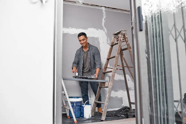 Ultra Wide Shot Asian Man Painting Wall Doing Home Renovation — Stock Photo, Image