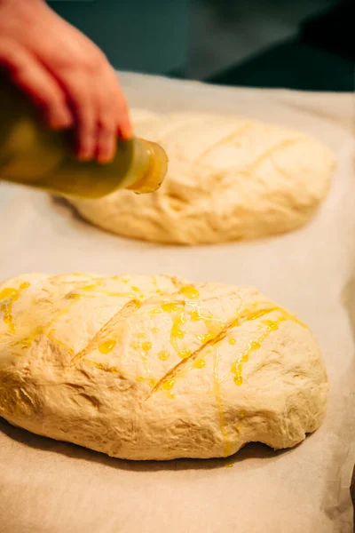 Zeytinyağlı ev yapımı ekmek hamuru