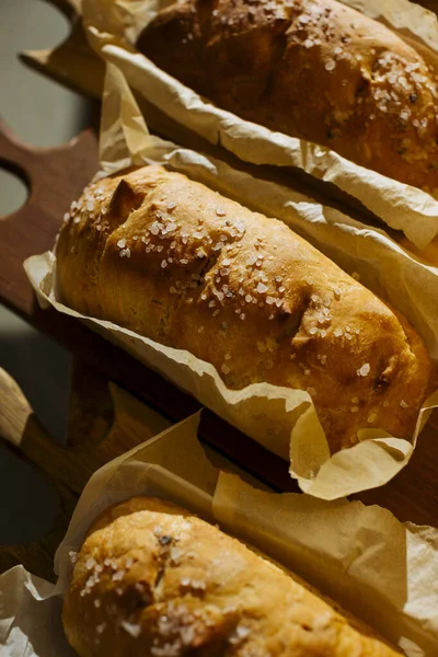Pasta di pane fatta in casa con olio d'oliva — Foto Stock