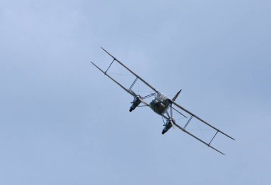 ICKwell, BEDFORDFORDSHIRE, İngiltere - Haziran 06, 2021: Vintage De Havilland DH.89A Dragon Rapide çift kanatlı uçak.