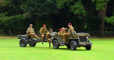 SILSOE, BEDFORDSHIRE, İngiltere - 14 Ağustos 2021: 2. Dünya Savaşı Jeep 'i, 2..