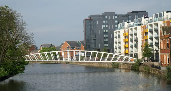 Footbridge River Great Ouse Bedford Trees Modern Buildings — 스톡 사진