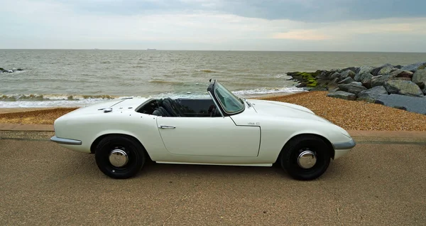 Felixstowe Suffolk England 2022 Классический Белый Кабриолет Lotus Припаркованный Набережной — стоковое фото