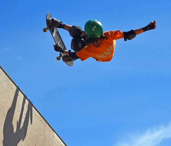 Neots Cambridgeshire England Jly 2022 Skatebodder Performing Stunt Ching Vert — 스톡 사진