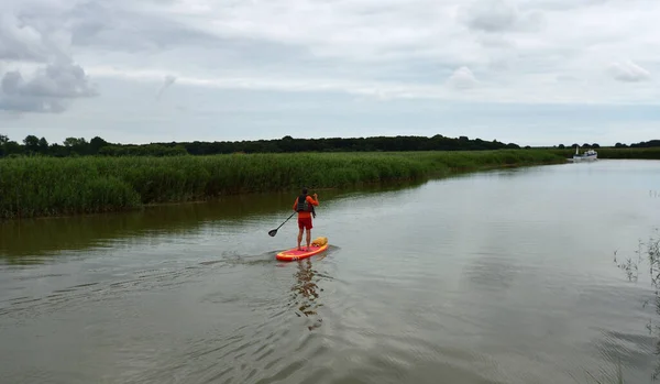Paddle Boarder River Alde Water Reeds Cloudy Day — Stock Photo, Image