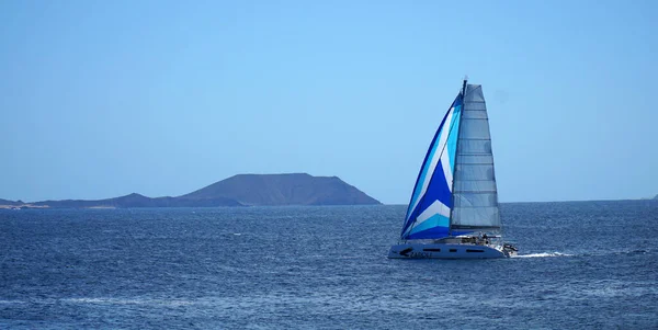 Playa Blanca Lanzarote Spain March 2022 Yacht Northern Coast Fuerteventura — Foto de Stock