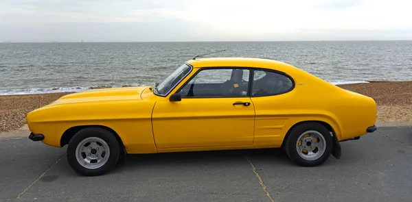 Felixstop Suffolk Англия Января 2022 Года Классический Желтый Ford Capri — стоковое фото