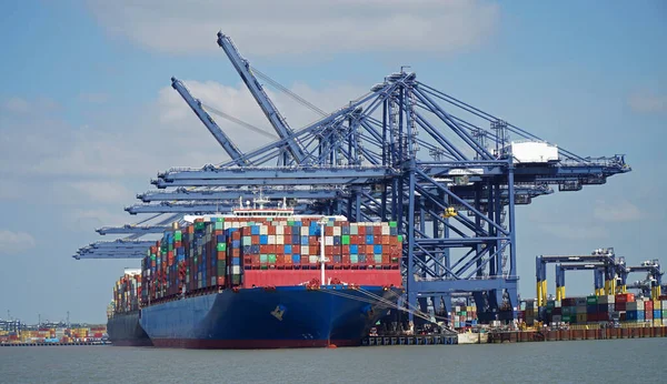 Felixstowe Suffolk England April 2022 Container Ship Being Loaded Unloaded 图库图片