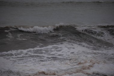 denizde güzel dalga