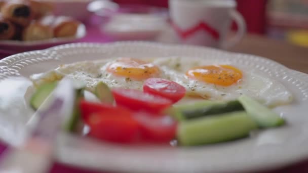 Healthy breakfast with fried eggs, vegetables, fruit, dairy and nuts on table — Vídeo de Stock