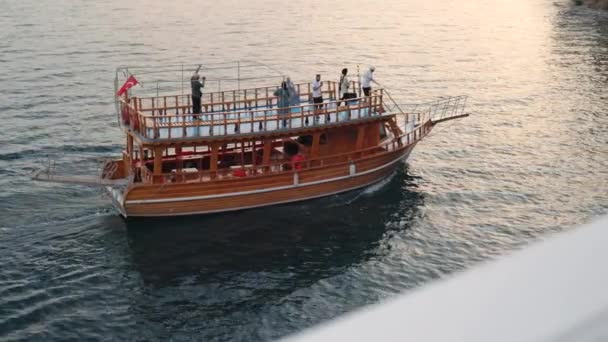 Tourist Ship Sails Sea Several People Top High Quality Footage — Wideo stockowe