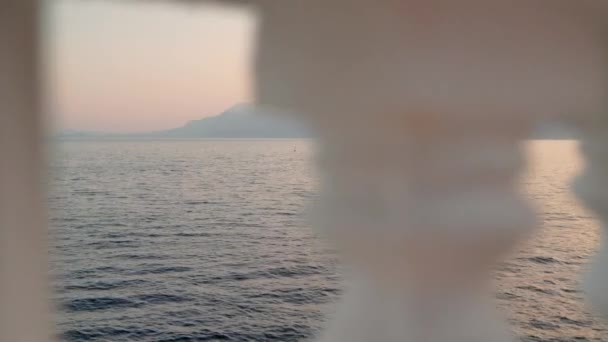Вид Море Під Час Заходу Сонця Горами Задньому Плані Історичне — стокове відео