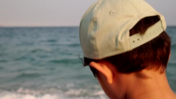 Child Standing Seashore High Quality Footage — 图库视频影像