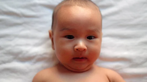 귀여운 아시아인 아기의 얼굴을 가까이 — 스톡 사진