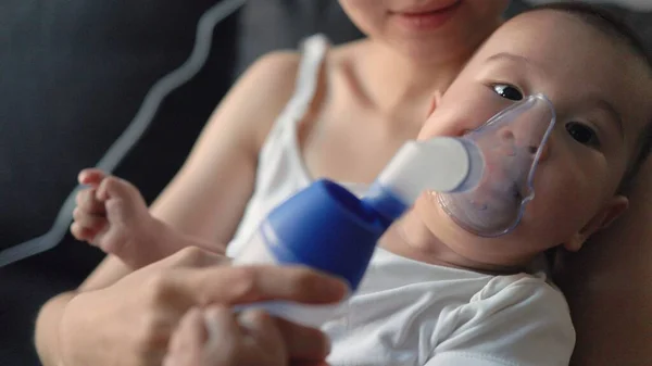 Close View Baby Breathing Inhaler High Quality Footage — ストック写真