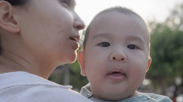 Close View Happy Mom Holding Kissing Baby Happy Family Park — Stockfoto