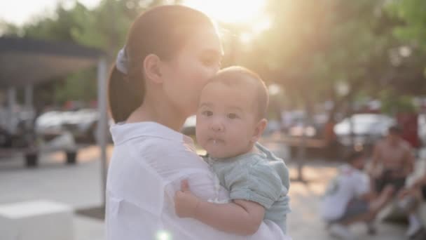 Happy Mom Holding Cute Small Baby Happy Family Park High — Stockvideo