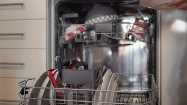 Female Hands Filling Dishwasher Closes Door High Quality Footage — Stockvideo