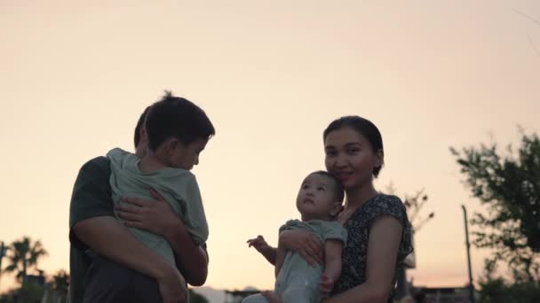 Happy Family Silhouette Dances Sunset Background High Quality Footage — Stock Video