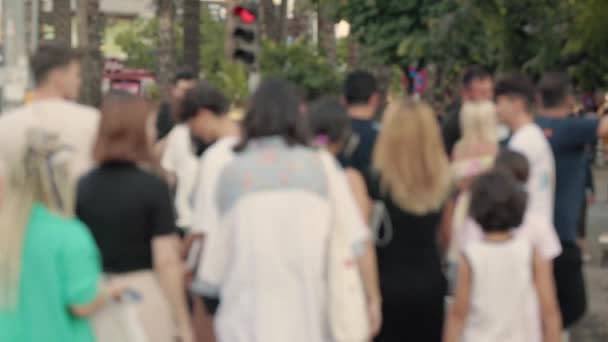 Lens Blur Out Focus Crowd Pedestrians Walking Street High Quality — Vídeo de Stock