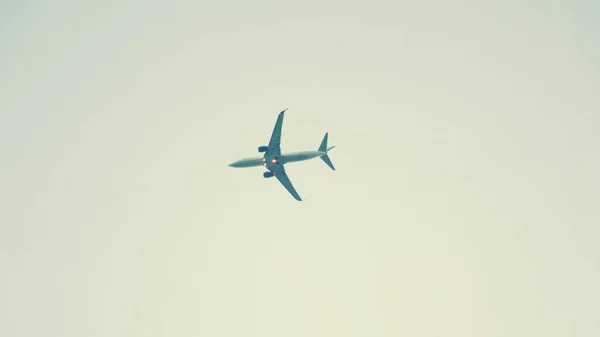 Airplane Flies Clouds High Quality Footage — Stock Photo, Image
