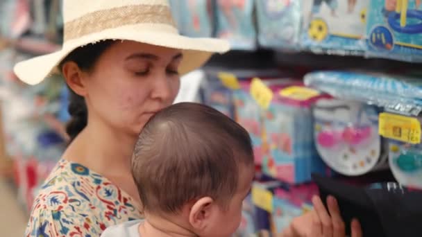 Woman Baby Shopping Supermarket High Quality Footage — Stok video