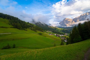 Dolomitlerdeki nefes kesici vadi