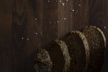  Ev yapımı ekmek, masanda sağlıklı yemek.